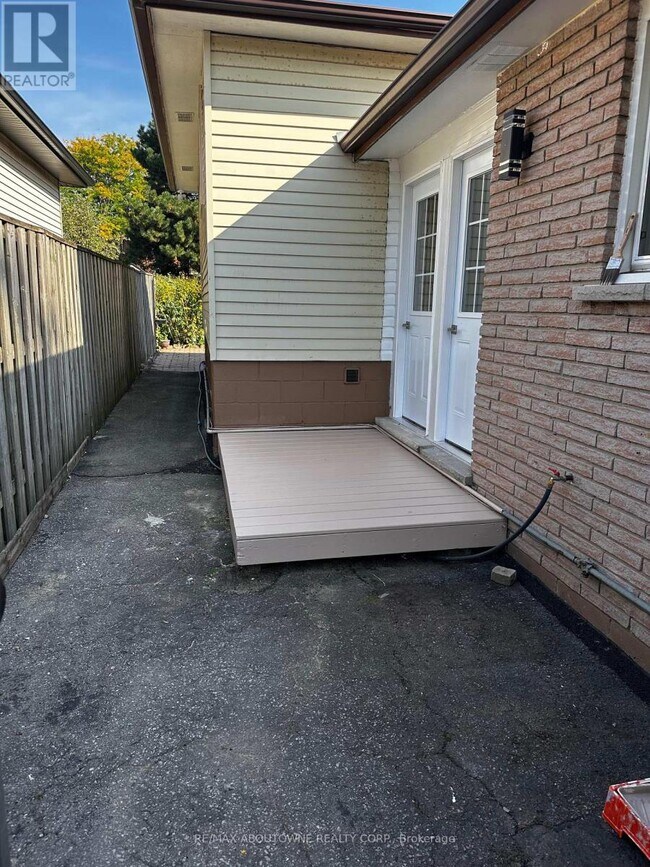 Photo du bâtiment - 597 Upper Paradise Rd