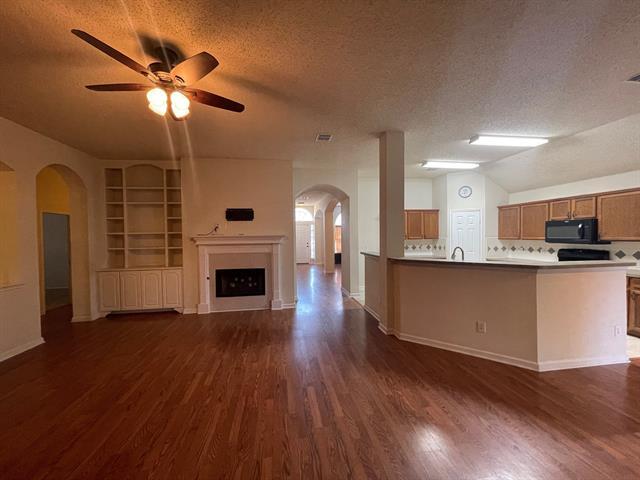 Building Photo - 2450 Wayne Way