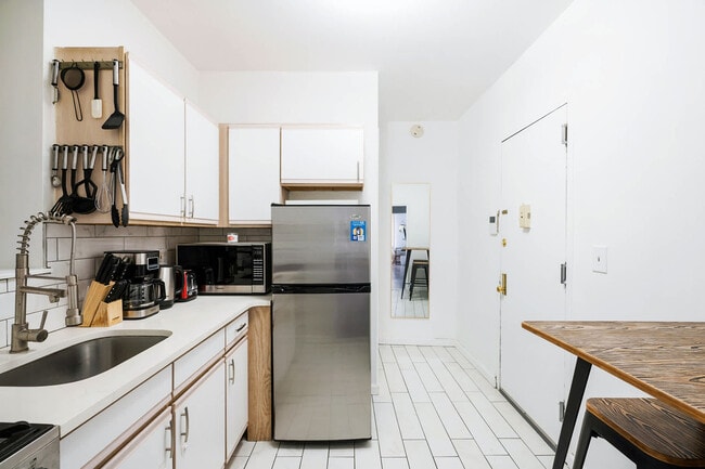 Building Photo - 428-430-430 W 47th St