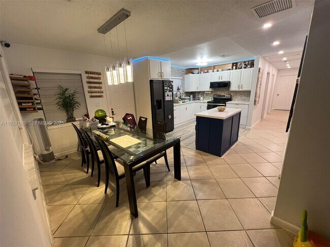 Foto del edificio - 2317 NW 6th Ct