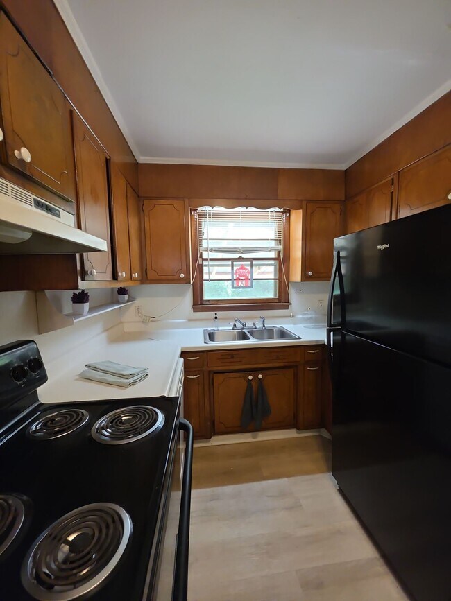 Foto del edificio - 3902 Harwood Ave SW