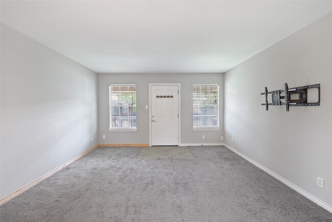 Building Photo - 9015 Gaylord Dr