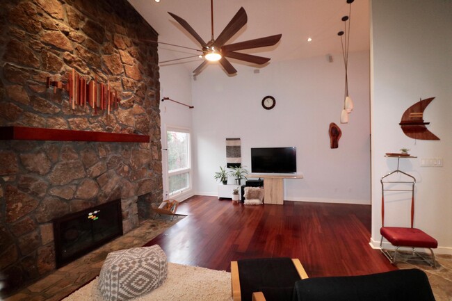 Building Photo - 3016 Brown Wood Dr
