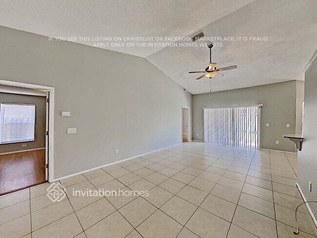 Foto del edificio - 12513 Belrose Ave