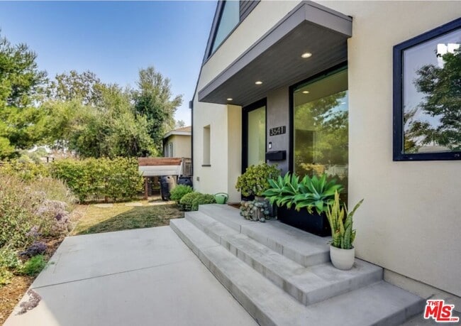 Building Photo - 3641 Greenwood Ave