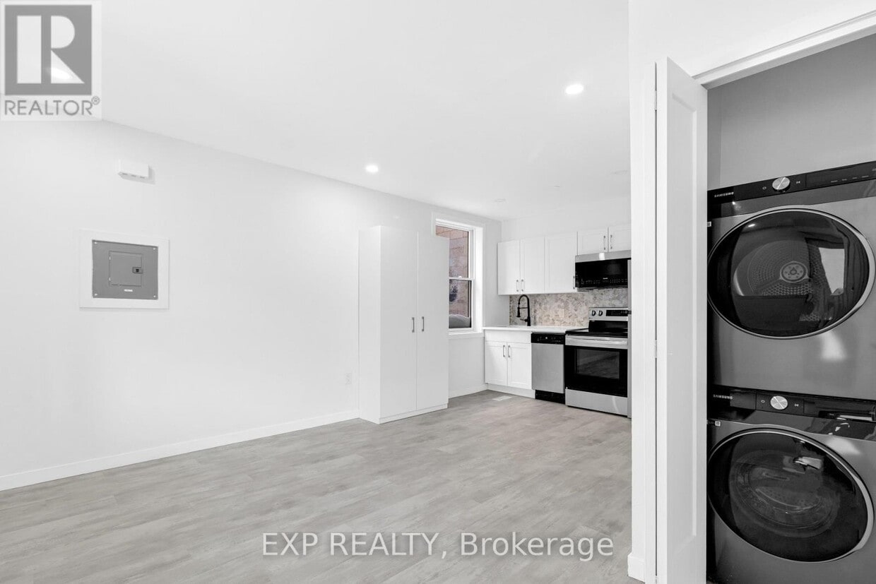 Building Photo - 564-564 Brunel St