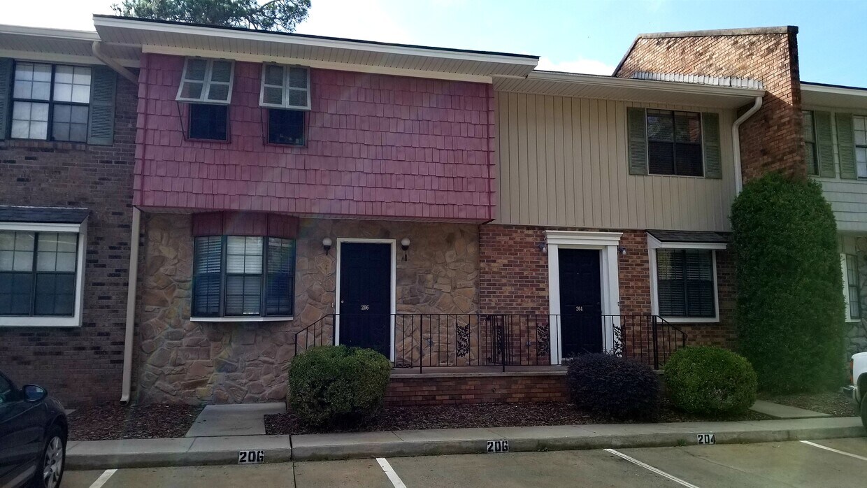 Building Photo - 204 Victor Dr