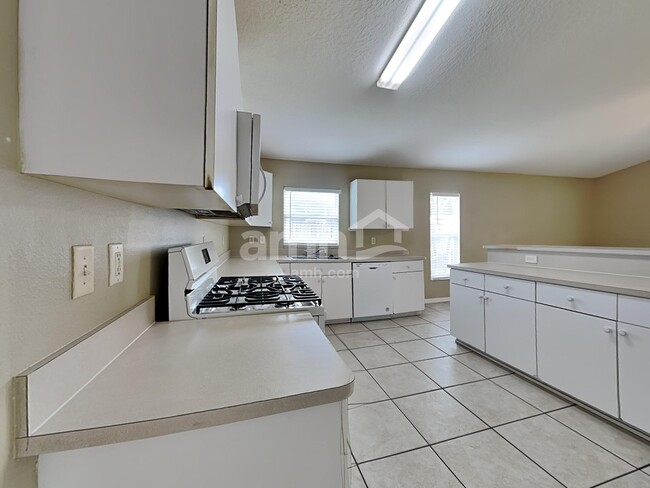 Building Photo - 24653 Laurel Ridge Dr