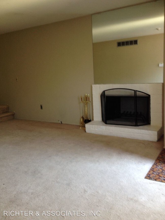Building Photo - 41320 Northwind Dr