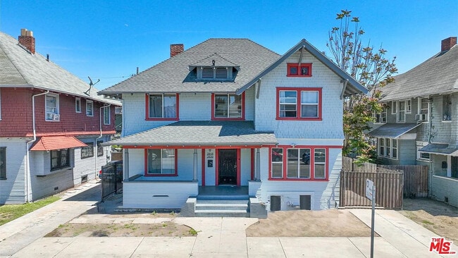Building Photo - 2818 S Normandie Ave