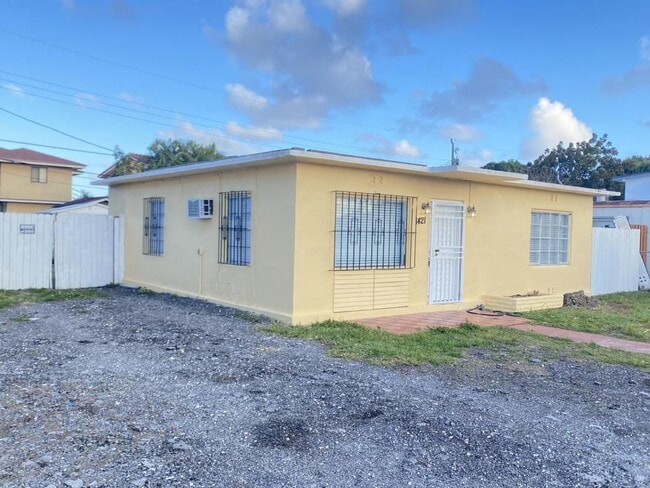 Foto del edificio - 1421 E 8th Ave