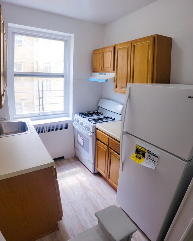 711 Walton Ave Unit 4N, The Bronx, NY 10451 Room for Rent in The