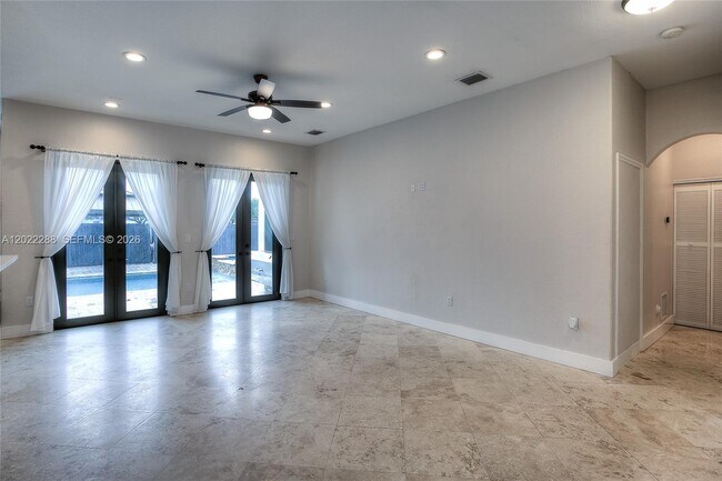 Foto del edificio - 18355 NW 89th Ave