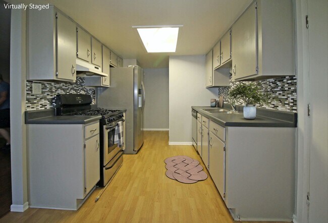 Foto del edificio - 1520 Sutter Dr