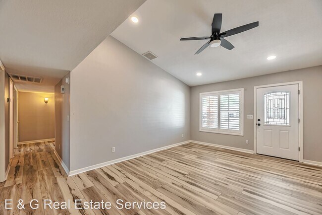 Foto del edificio - 4 br, 2 bath House - 6502 E Grandview Dr