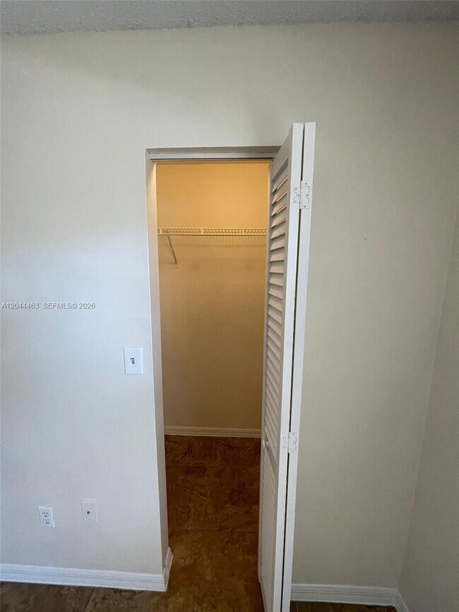 Foto del edificio - 6031 SW 36th Ct