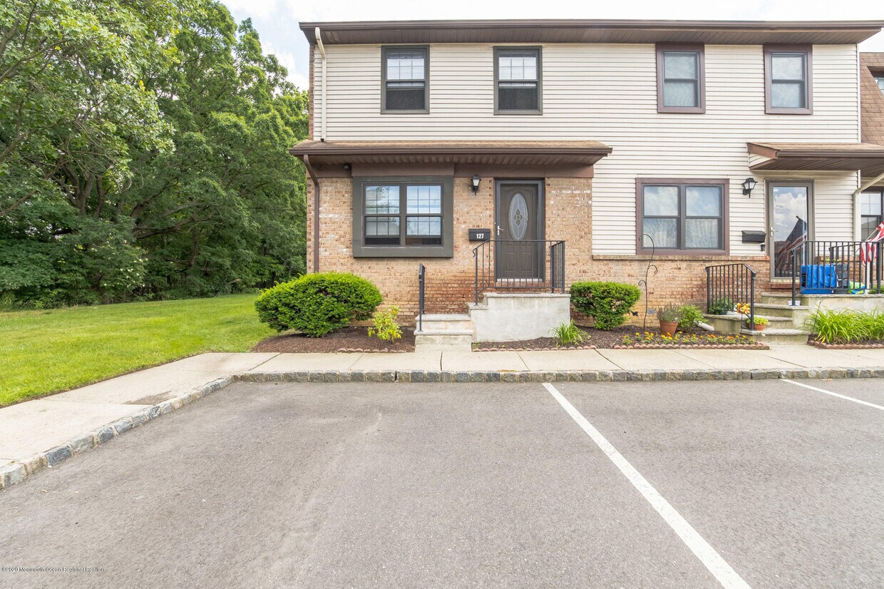 127 Village Green Way, Hazlet, NJ 07730 Condo for Rent in Hazlet, NJ