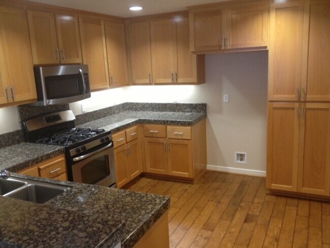 Foto del edificio - 3 BD/3.5 BA Townhouse in downtown Livermore Station, No Pets