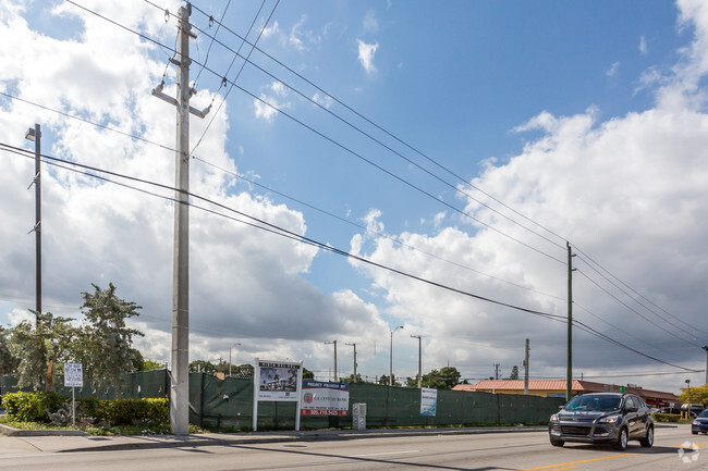 Building Photo - Vista Del Sol