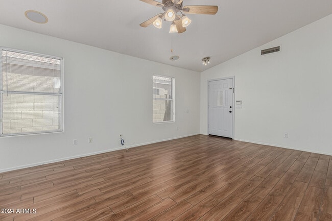 Building Photo - 4638 E Grovers Ave