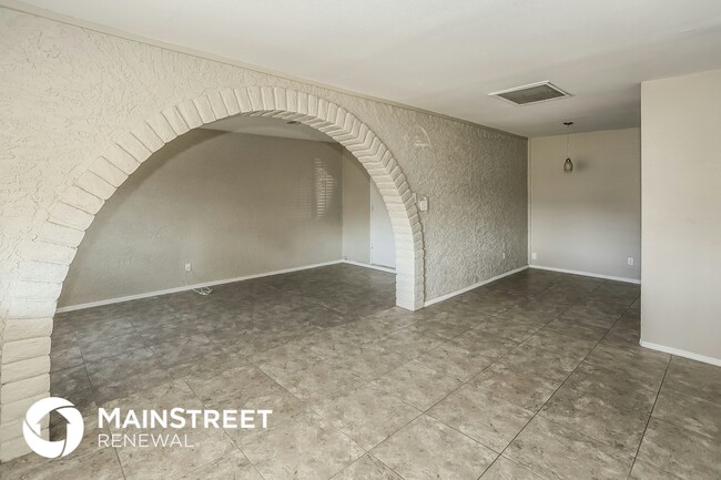 Building Photo - 8209 S 24th Way