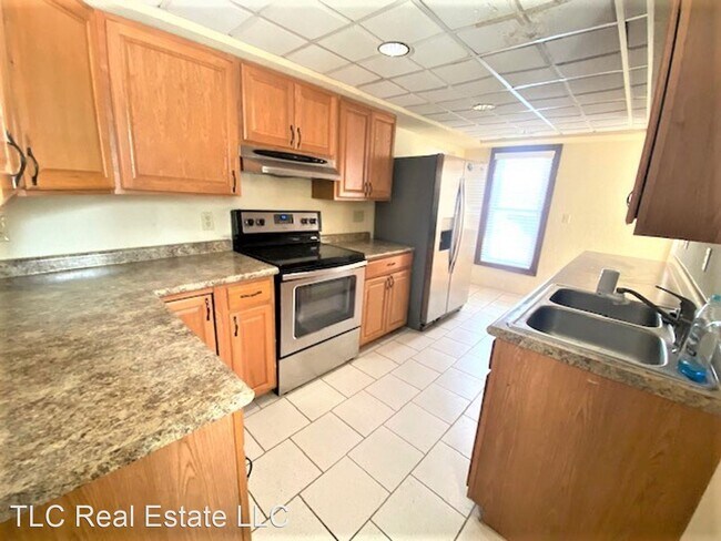 Building Photo - 3 br, 2 bath House - 439 N Washington St