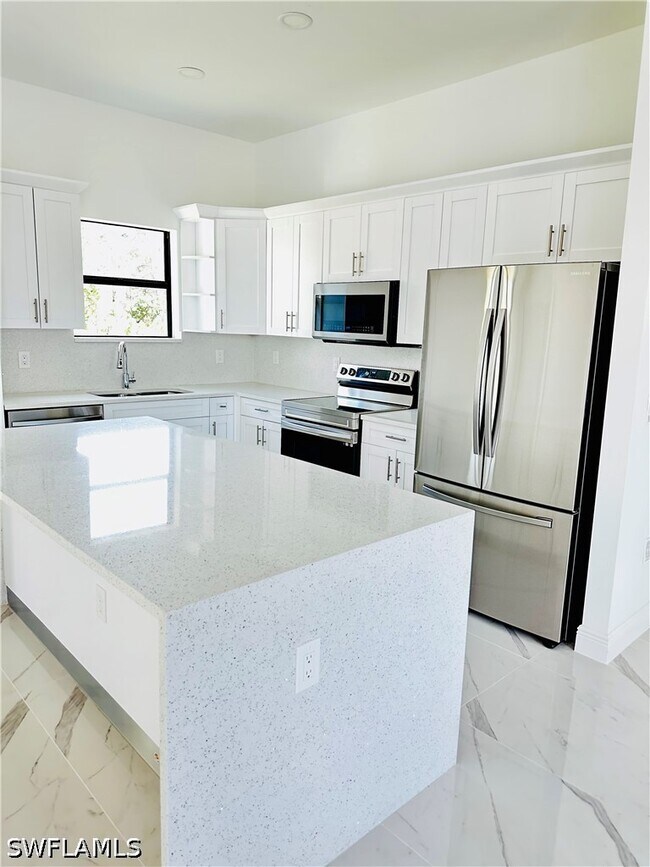 Foto del edificio - 717 Genoa Ave S