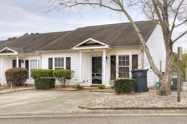 Foto del edificio - End Unit Townhouse