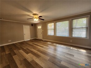 Building Photo - 564 Laurel Ln