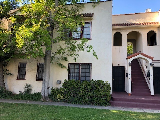 Foto principal - 2923 S Hoover St