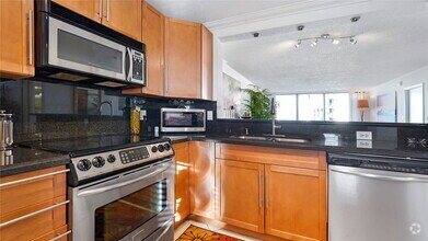 Building Photo - 4800 Bayview Dr