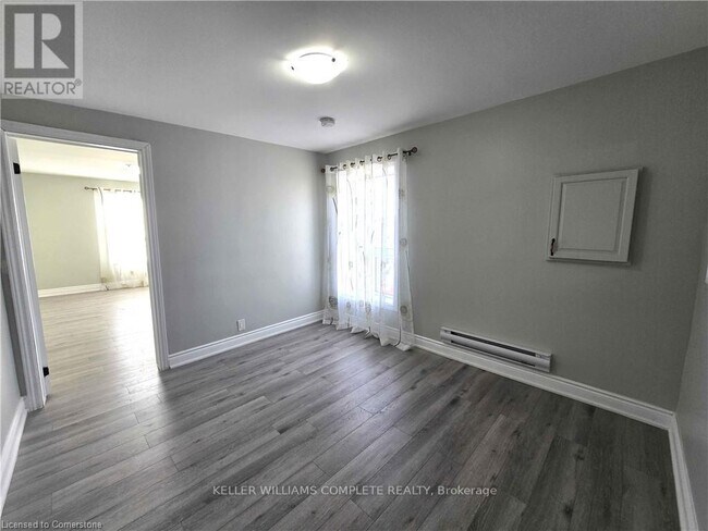 Building Photo - 300-300 Balmoral Ave N