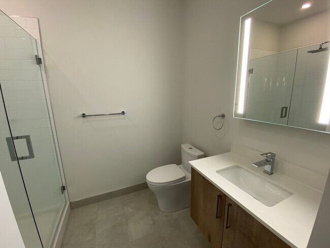 Foto del edificio - 420 W Broadway