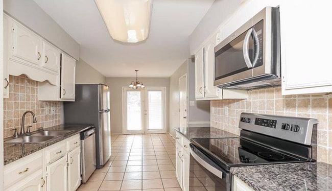 Building Photo - 1820 Culberson Dr