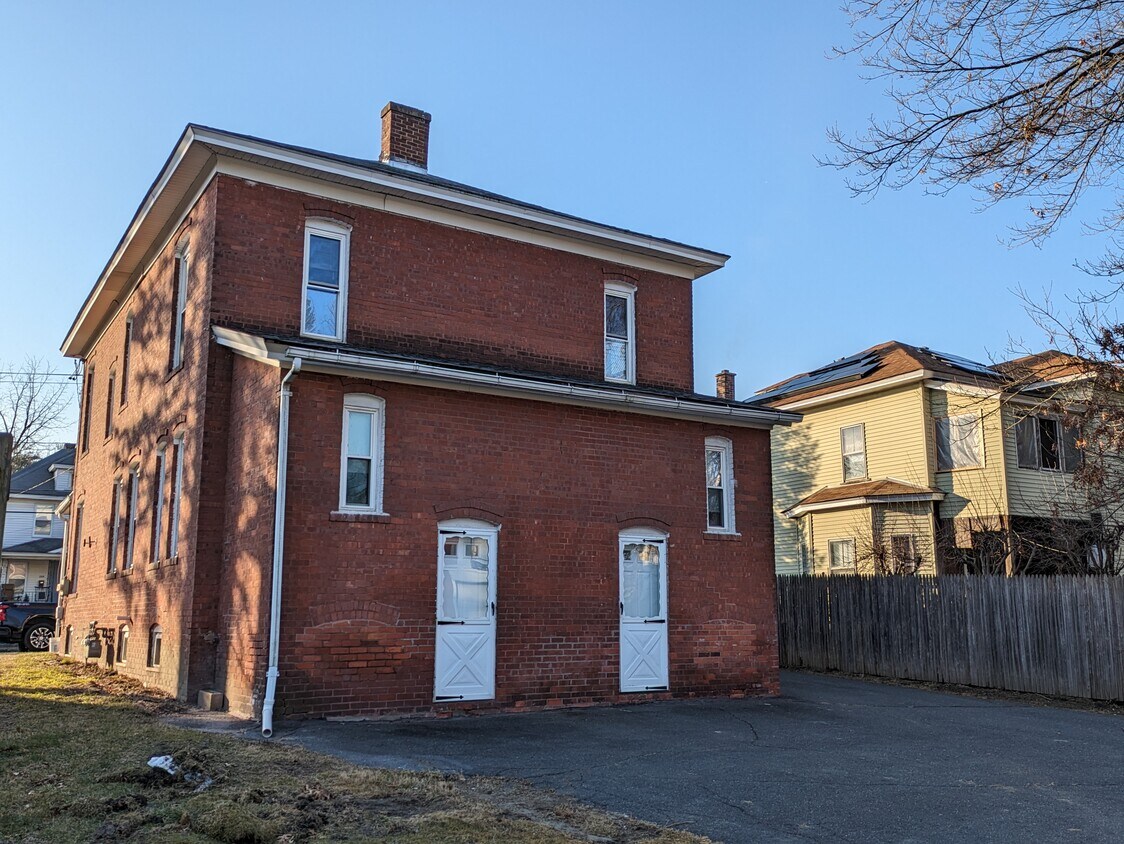 245 Wells St Unit 245, Greenfield, MA 01301 Apartments in Greenfield