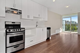 Building Photo - 175 14th St W