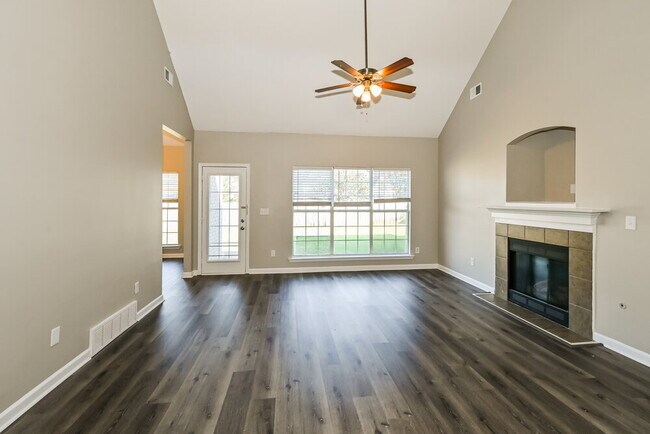 Foto del edificio - 4924 Wemberley Dr