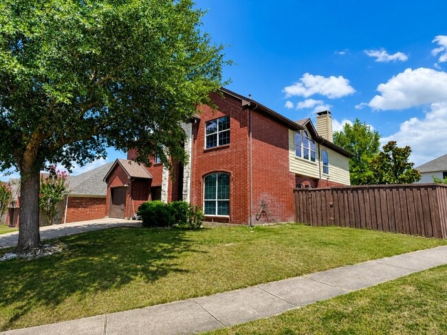 Building Photo - 814 Honey Hill Dr
