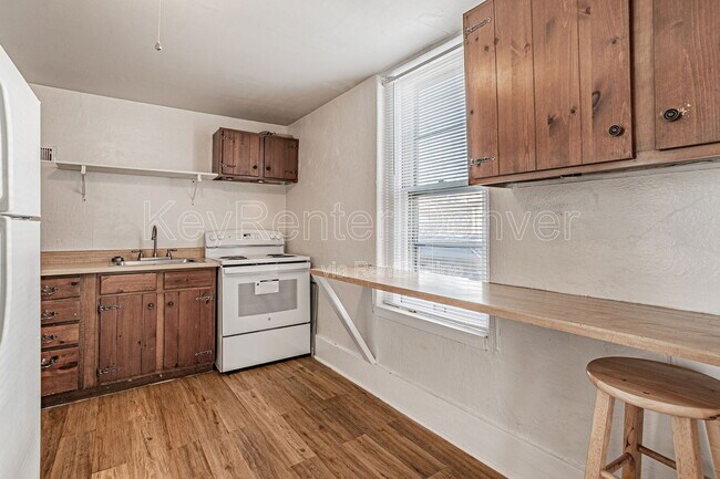 Foto del edificio - 2033 1/2 Clayton Street