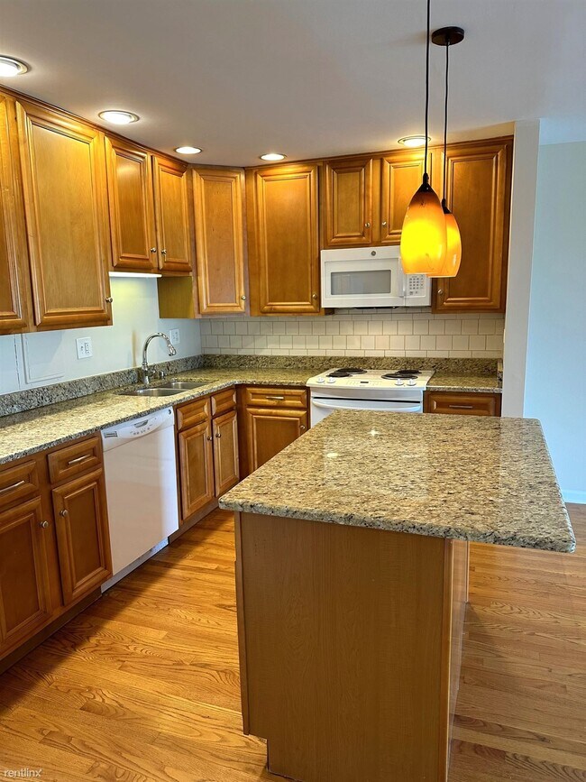 Foto del edificio - 1 br, 1 bath Condo - 870 E Old Willow Rd A...