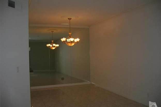 Foto del edificio - 640 Indian Oak Ln