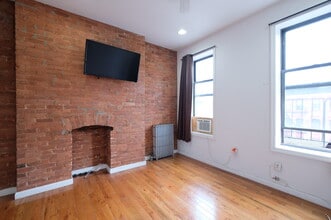 Building Photo - 744 9th Ave