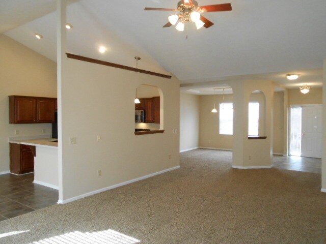 Foto del edificio - 8947 Creek View St