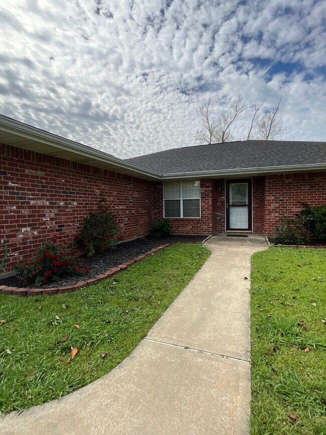 Building Photo - 2123 Hickory Drive