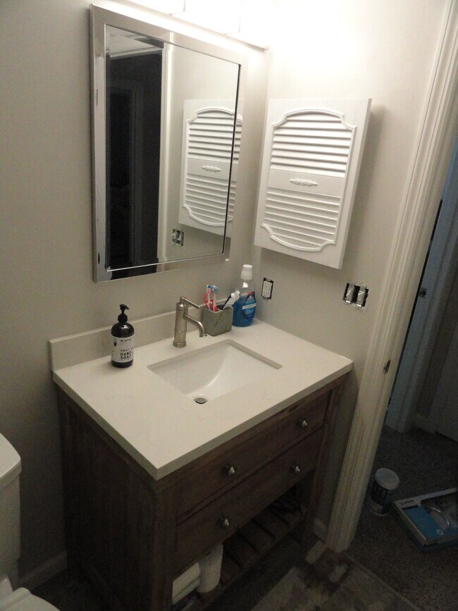 Foto del edificio - 594 Thorncliffe Dr