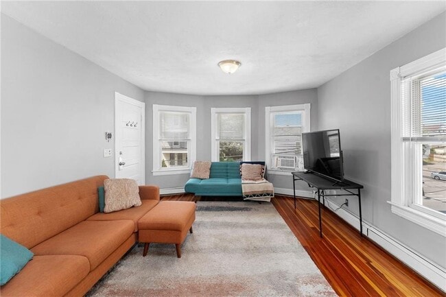 Building Photo - 360 Weeden St