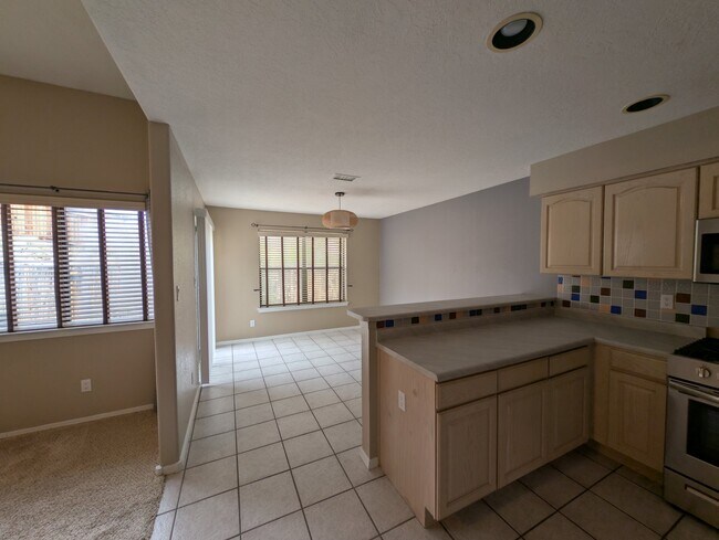 Foto del edificio - 542 Pinon Creek Rd SE