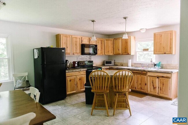 Foto del edificio - 413 Preddy Creek Rd