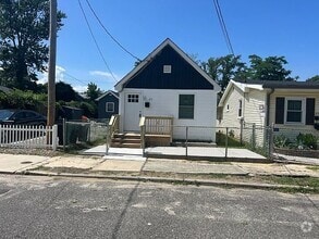 Building Photo - 211 Center Ave