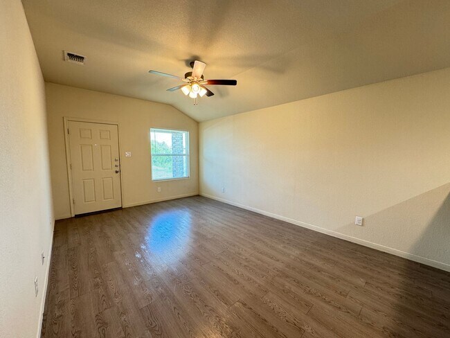 Foto del edificio - 5804 Rustler Dr